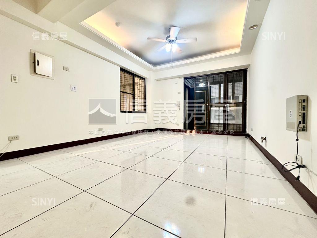 單坪約２０．６萬五房車位房屋室內格局與周邊環境