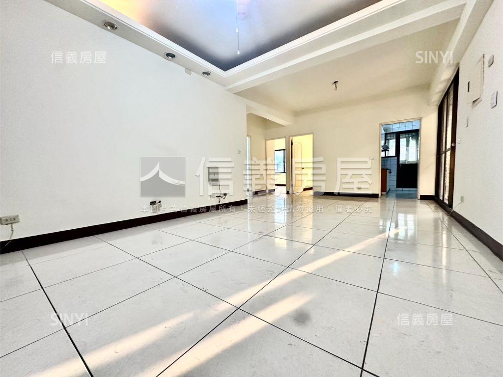 單坪約２０．６萬五房車位房屋室內格局與周邊環境