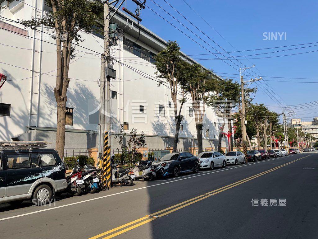 單坪約２０．６萬五房車位房屋室內格局與周邊環境