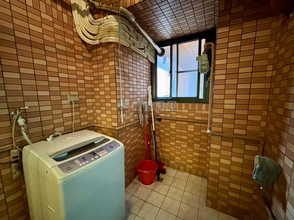 原生植物園景觀三房平車房屋室內格局與周邊環境