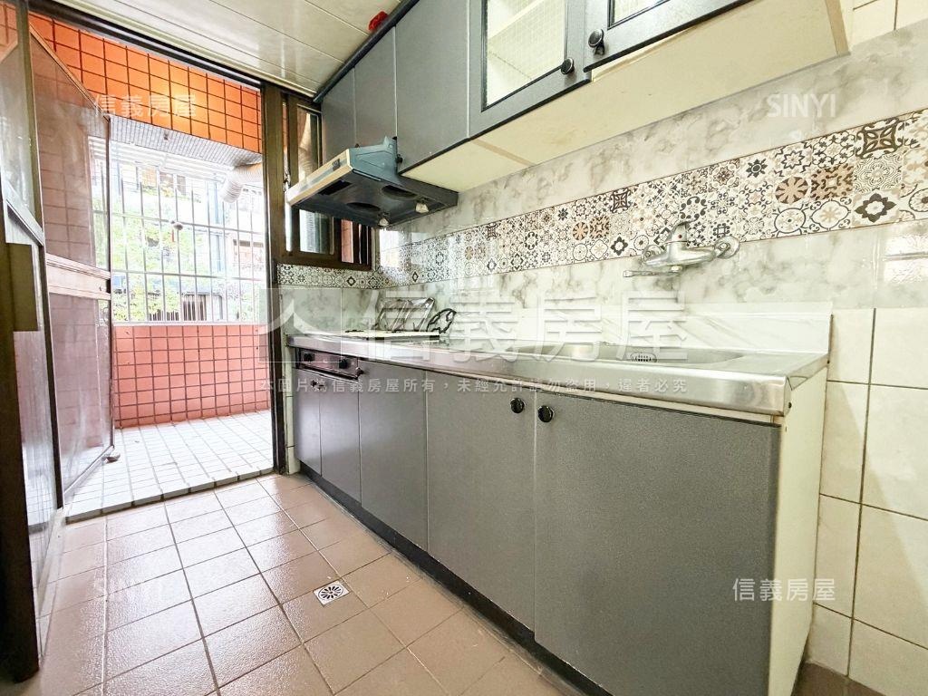 帥崇德路鬧中取靜文青店面房屋室內格局與周邊環境