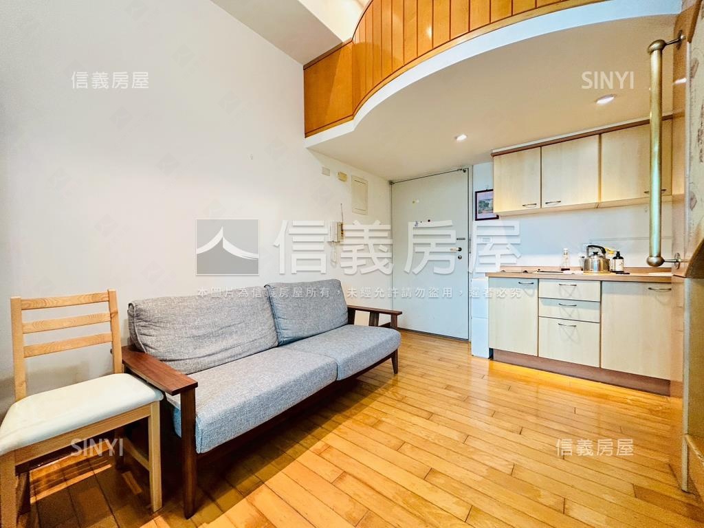 捷運水岸第一排挑高景觀宅房屋室內格局與周邊環境