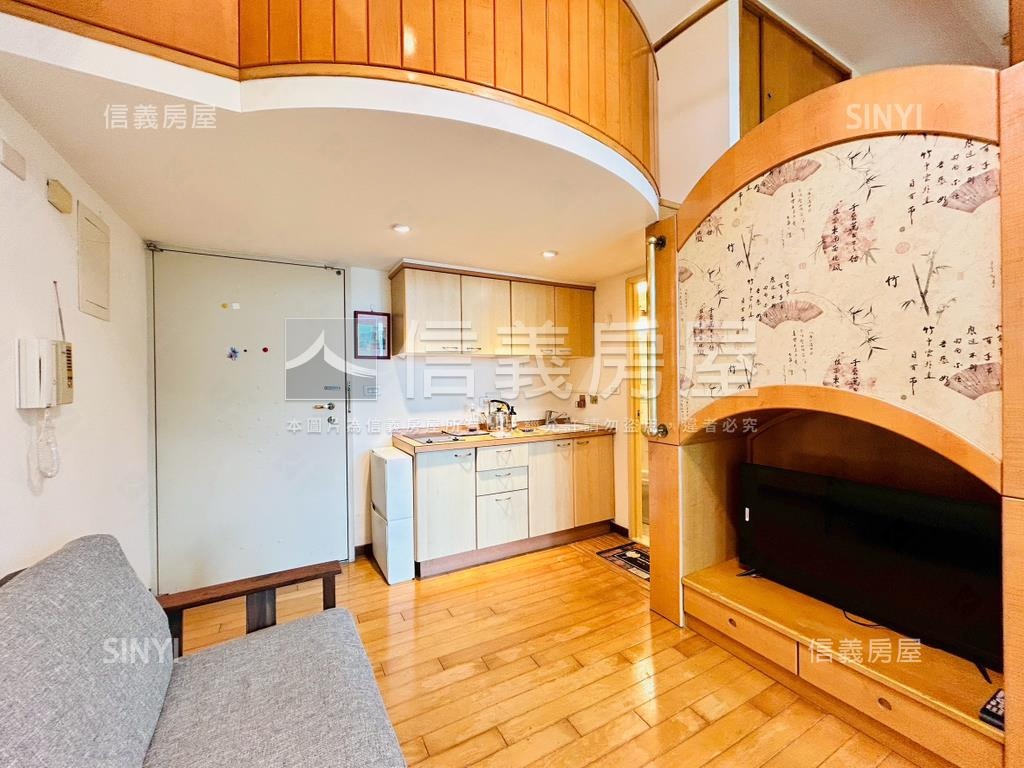 捷運水岸第一排挑高景觀宅房屋室內格局與周邊環境