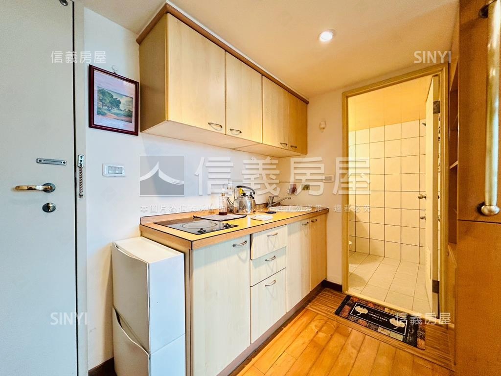 捷運水岸第一排挑高景觀宅房屋室內格局與周邊環境