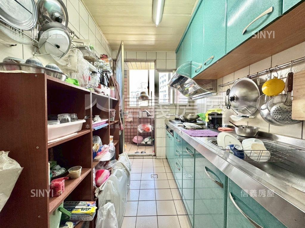 高工商圈視野戶三房平車房屋室內格局與周邊環境