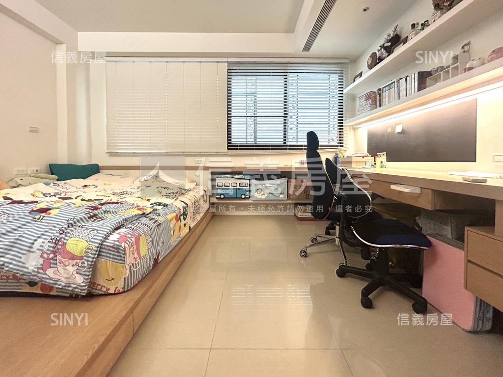 北歐臨路面寬約六米雙車墅房屋室內格局與周邊環境