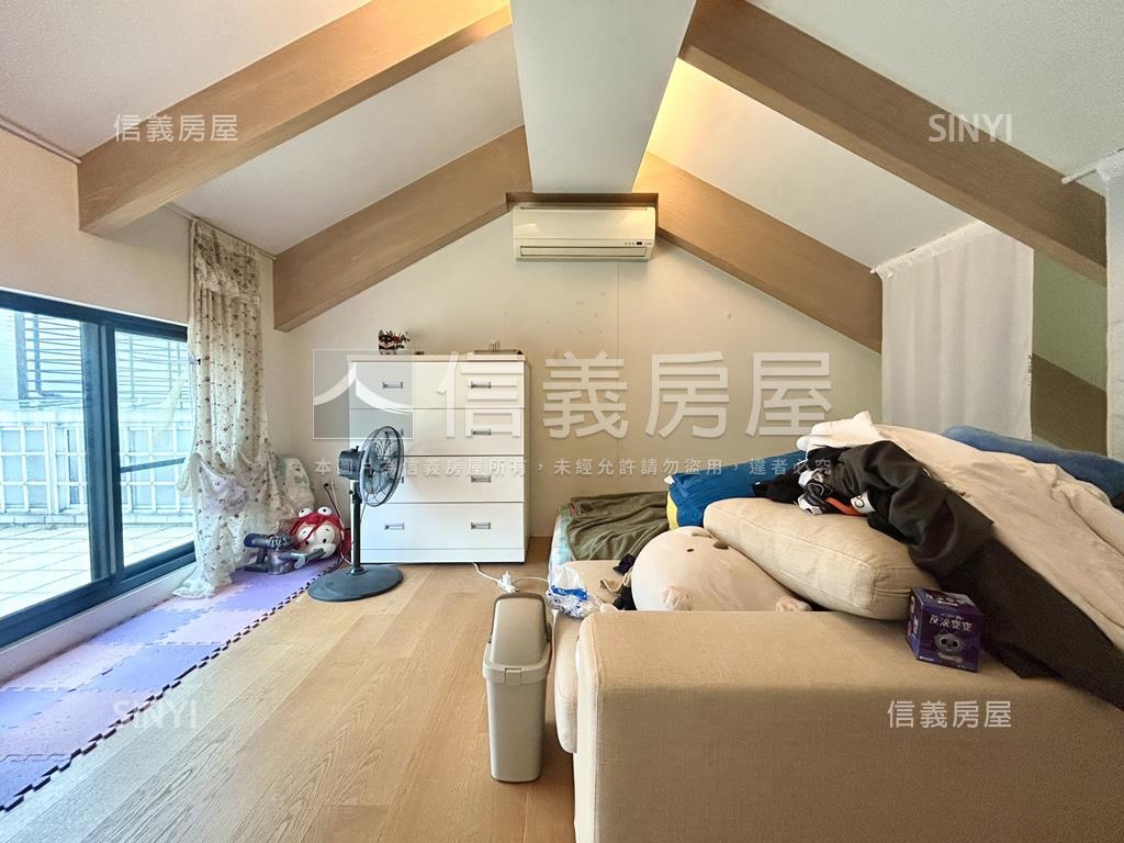 北歐臨路面寬約六米雙車墅房屋室內格局與周邊環境