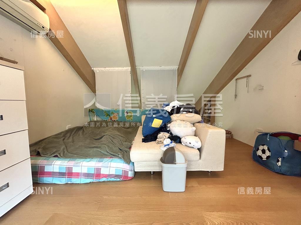 北歐臨路面寬約六米雙車墅房屋室內格局與周邊環境