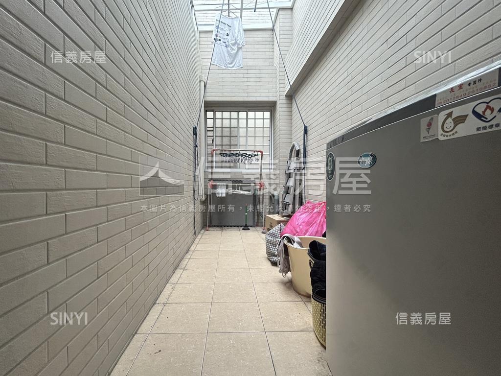 北歐臨路面寬約六米雙車墅房屋室內格局與周邊環境