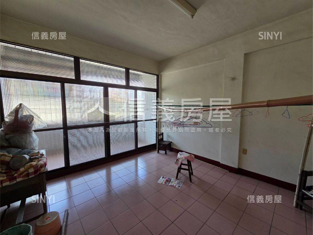近家樂福孝親透天房屋室內格局與周邊環境