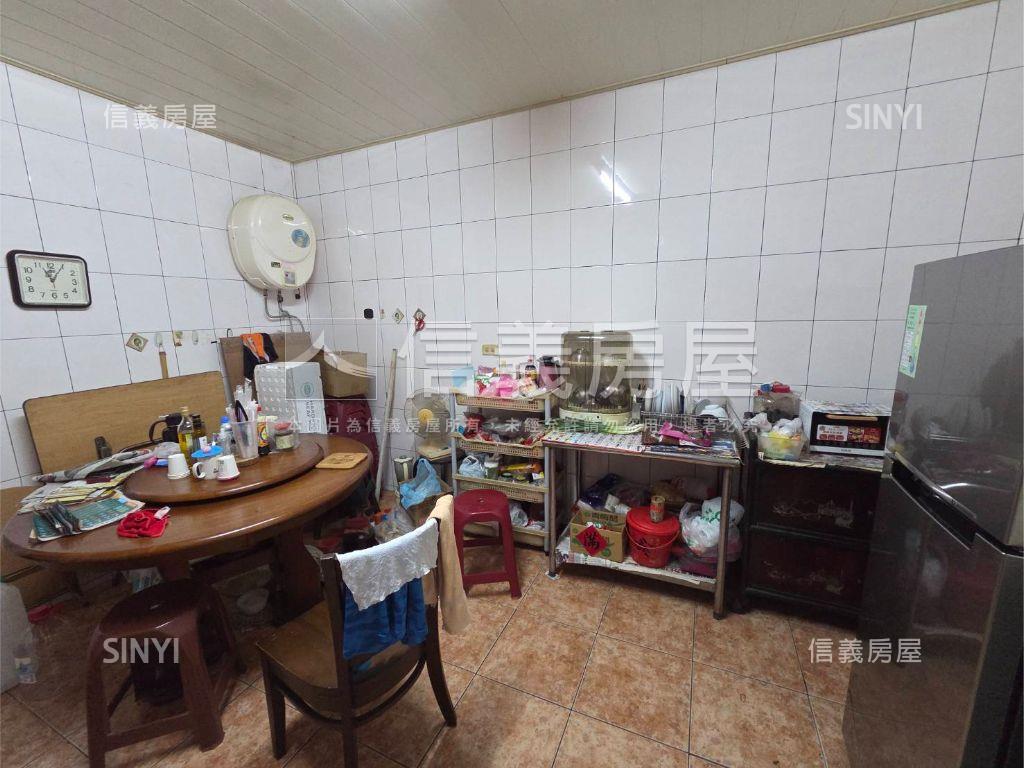 近家樂福孝親透天房屋室內格局與周邊環境