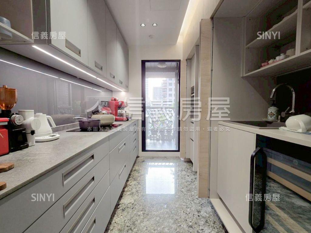 國王傳奇華麗豪邸雙平車房屋室內格局與周邊環境