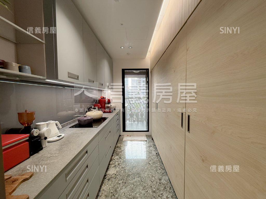 國王傳奇華麗豪邸雙平車房屋室內格局與周邊環境