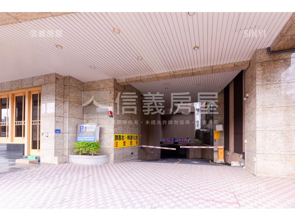 中正雲荷◆坡道車位房屋室內格局與周邊環境