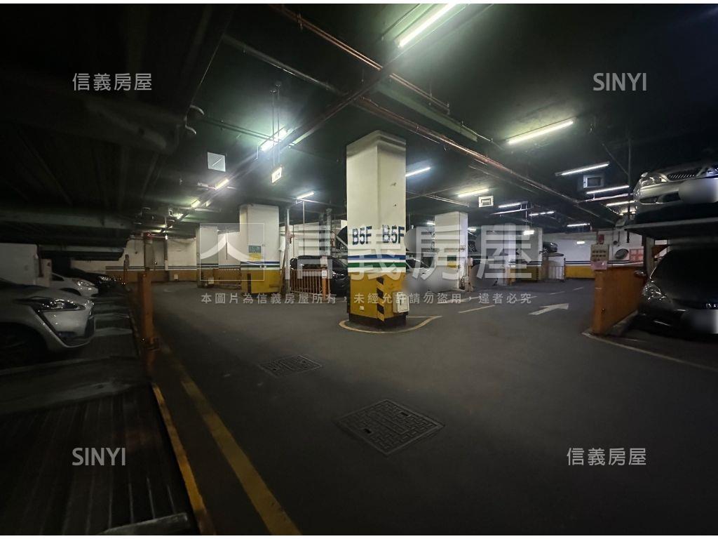 中正雲荷◆坡道車位房屋室內格局與周邊環境