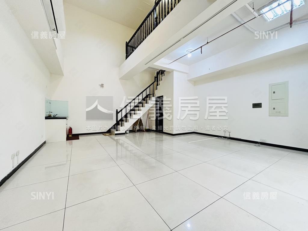 雙捷匯挑高店面房屋室內格局與周邊環境