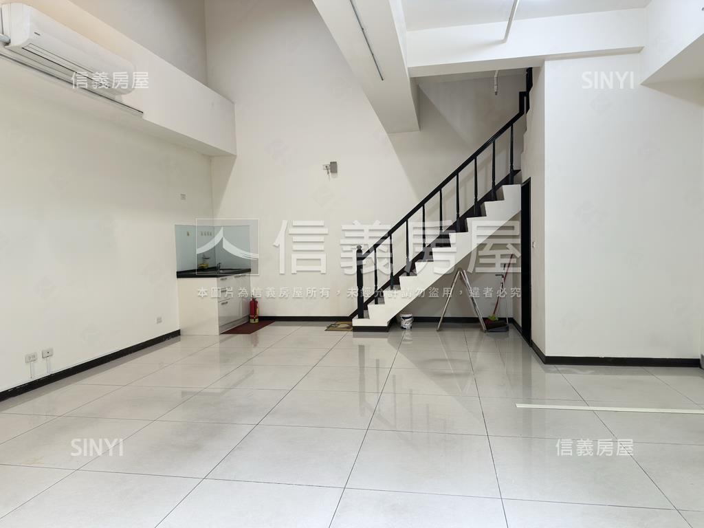 雙捷匯挑高店面房屋室內格局與周邊環境