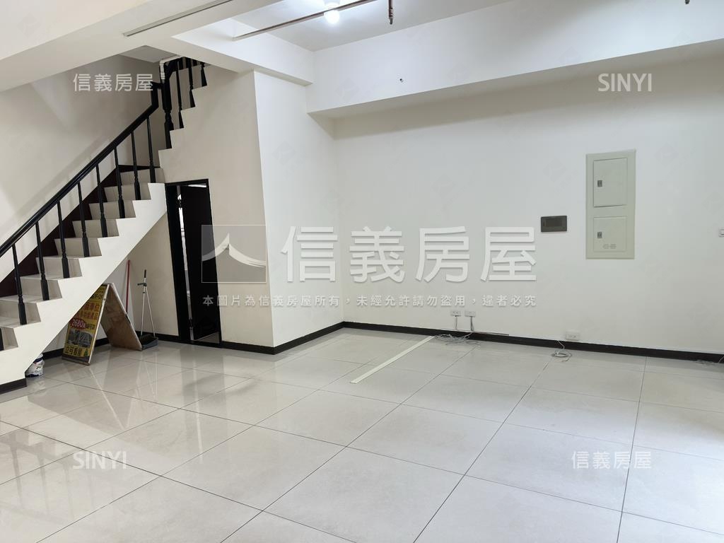 雙捷匯挑高店面房屋室內格局與周邊環境