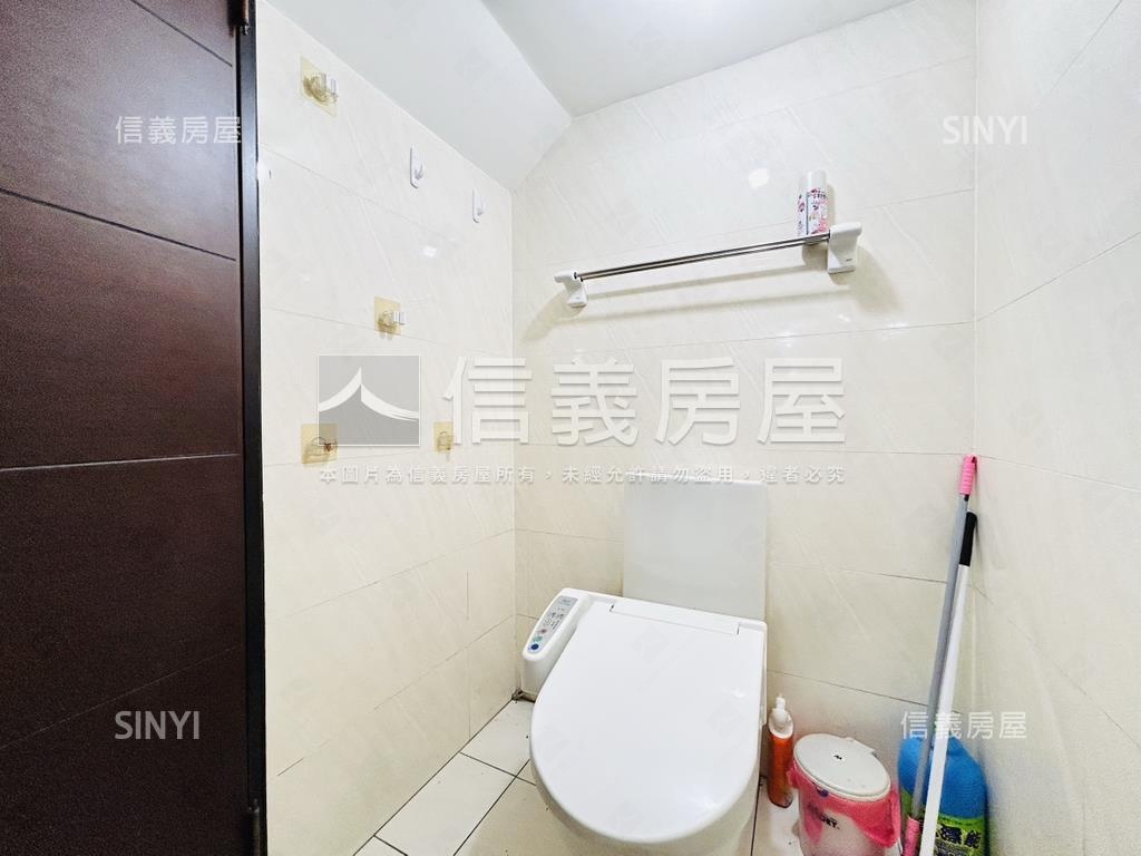雙捷匯挑高店面房屋室內格局與周邊環境