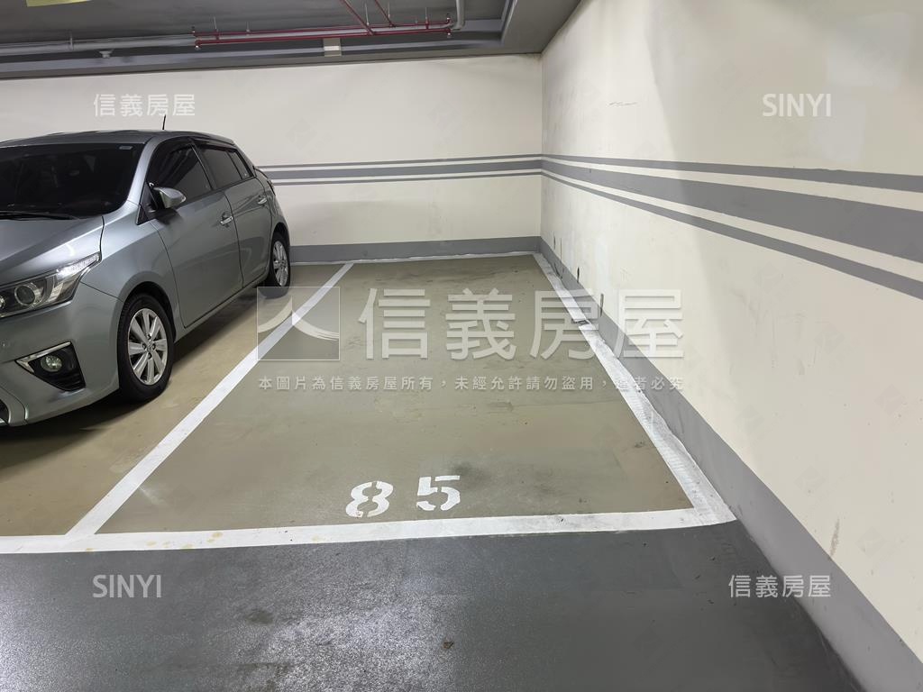 雙捷匯挑高店面房屋室內格局與周邊環境