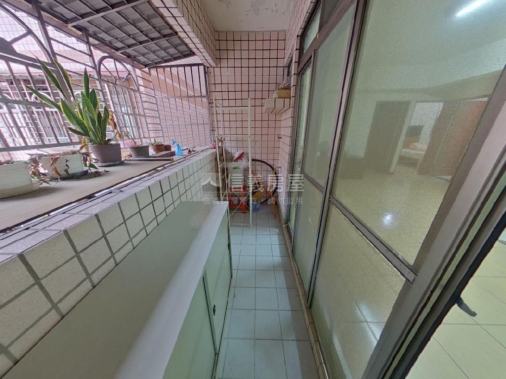 近未來捷運。華廈３房房屋室內格局與周邊環境