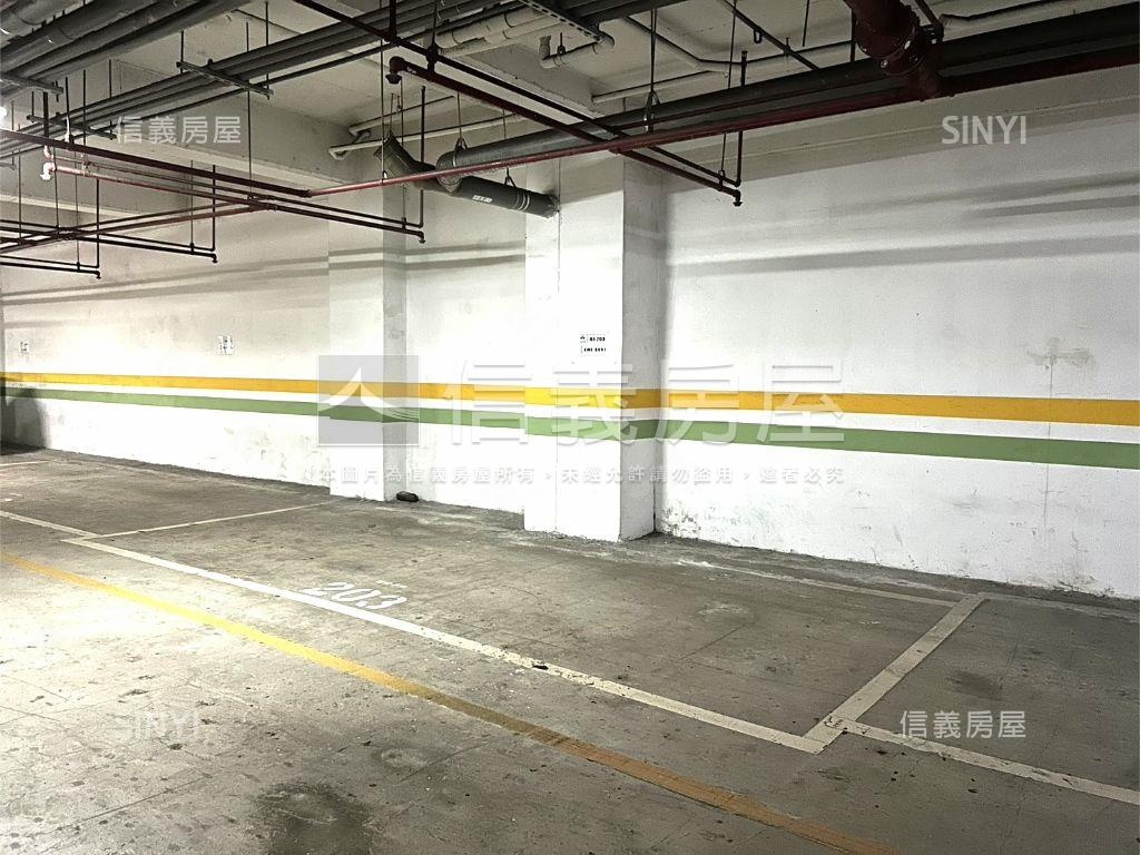 ★高鐵特區稀有車位套房房屋室內格局與周邊環境