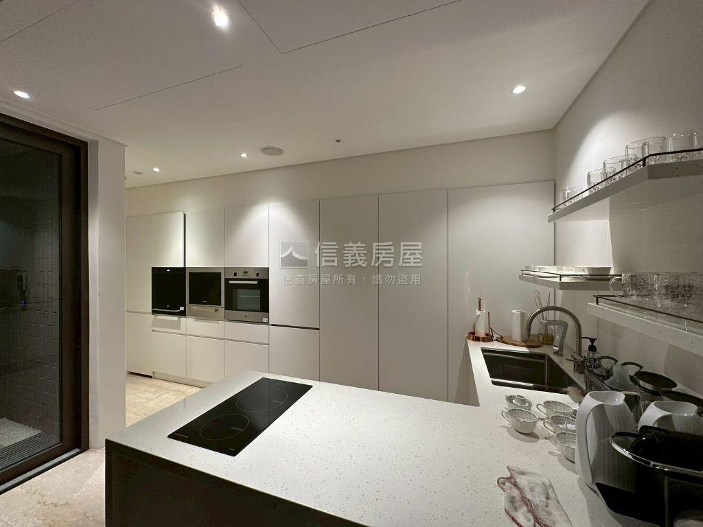 龍寶愛臻邸三房朝東雙車戶房屋室內格局與周邊環境
