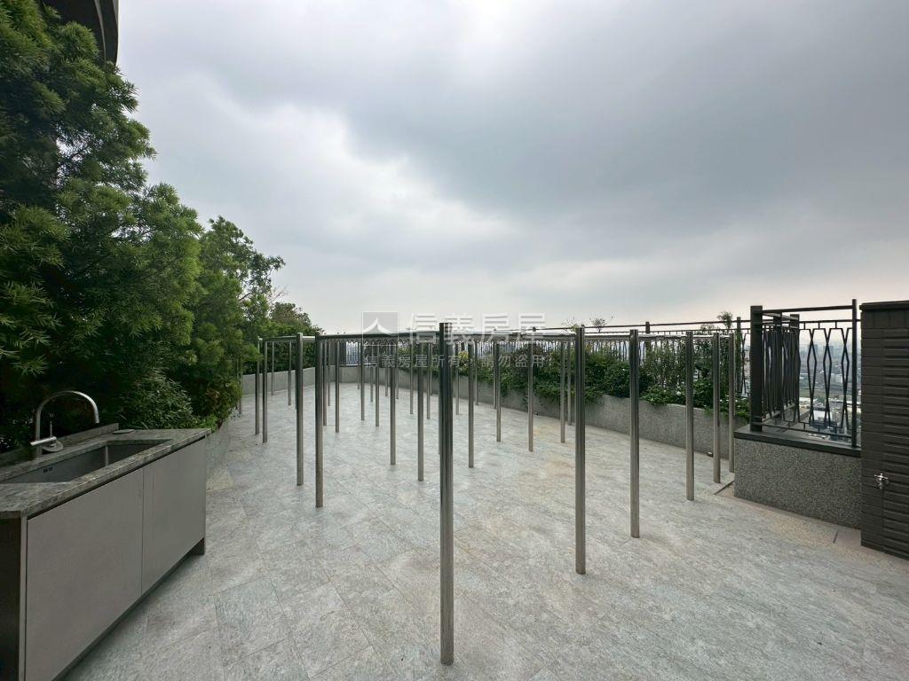 龍寶愛臻邸三房朝東雙車戶房屋室內格局與周邊環境