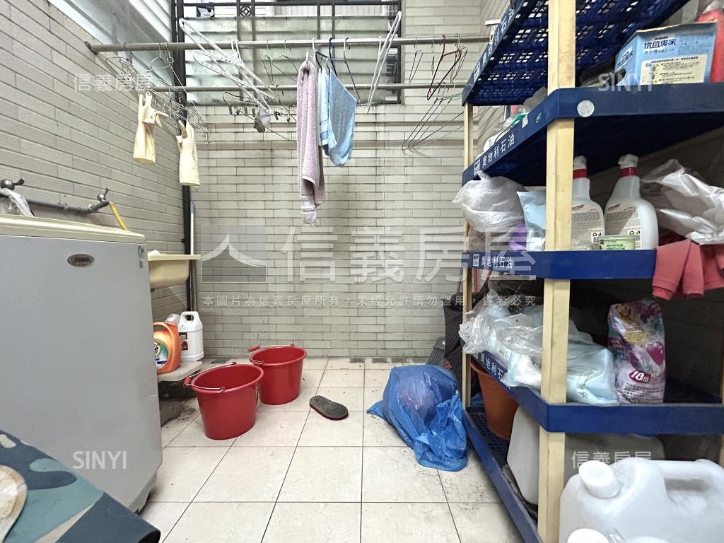 爵士北歐臨路漂亮車墅房屋室內格局與周邊環境