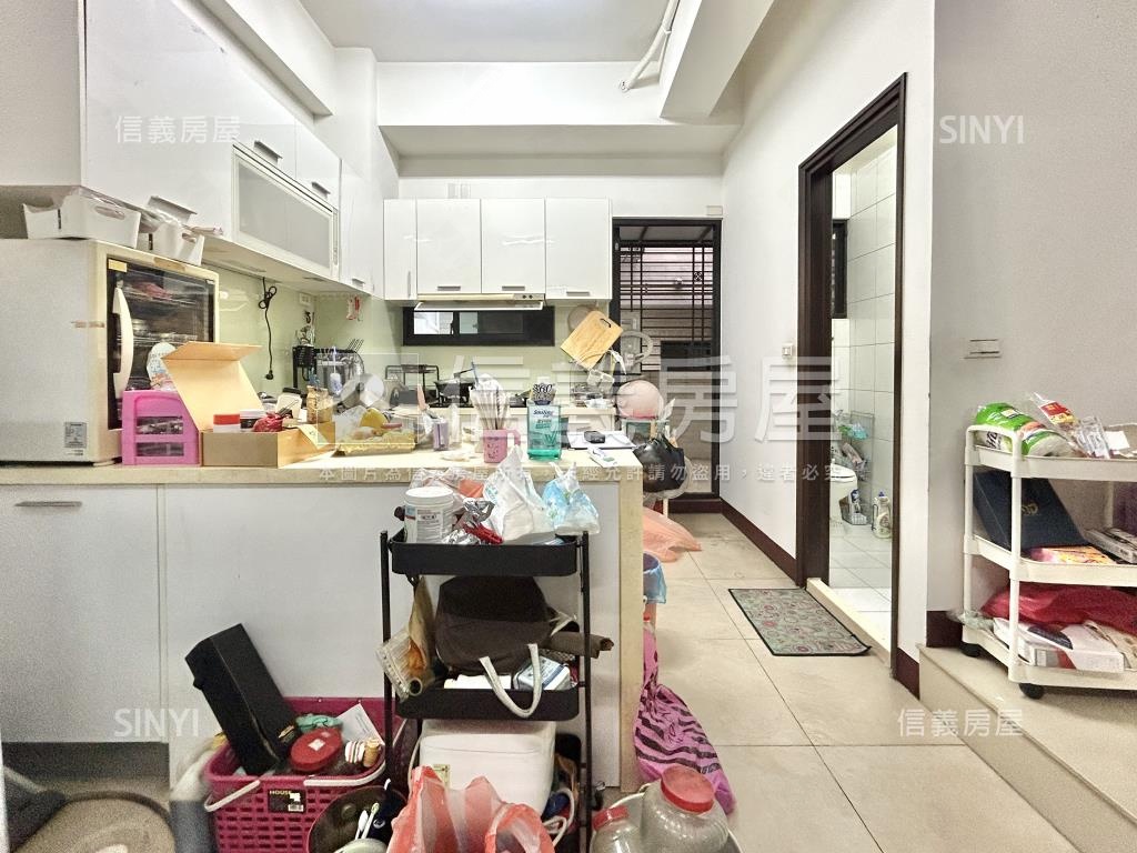 爵士北歐臨路漂亮車墅房屋室內格局與周邊環境