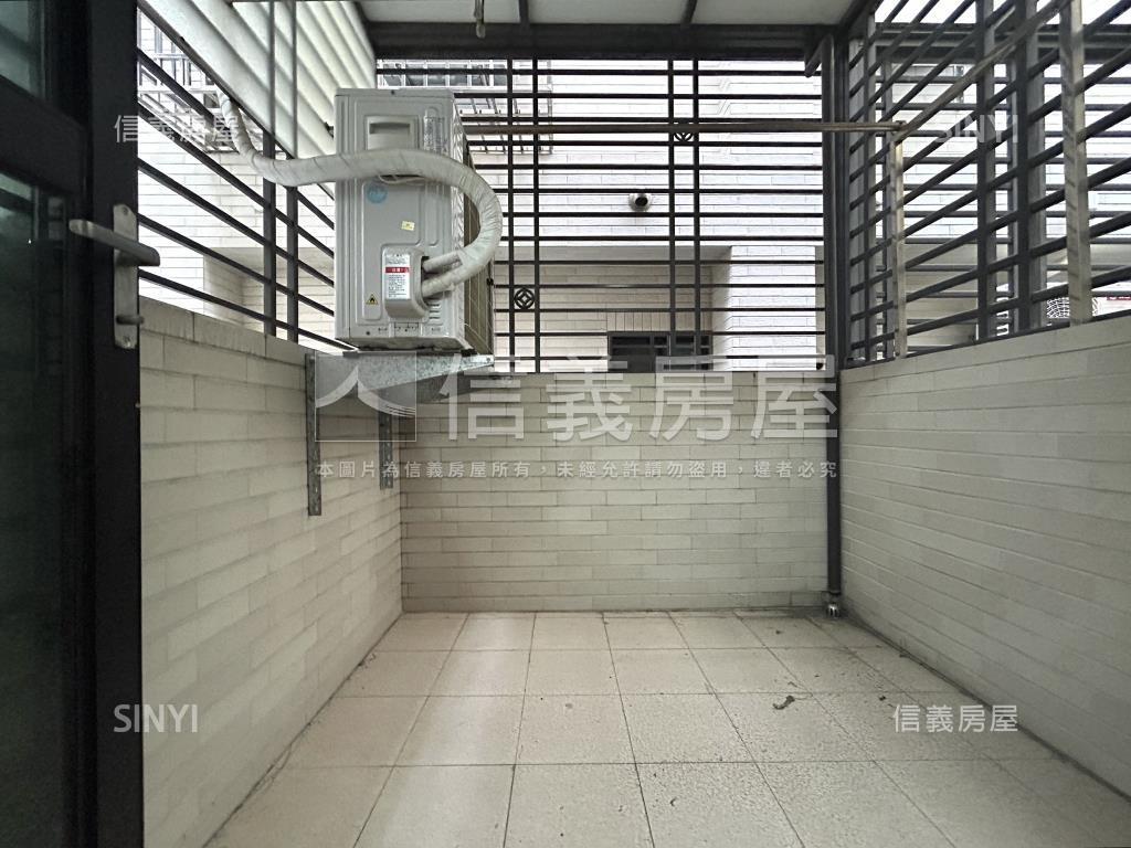 爵士北歐臨路漂亮車墅房屋室內格局與周邊環境