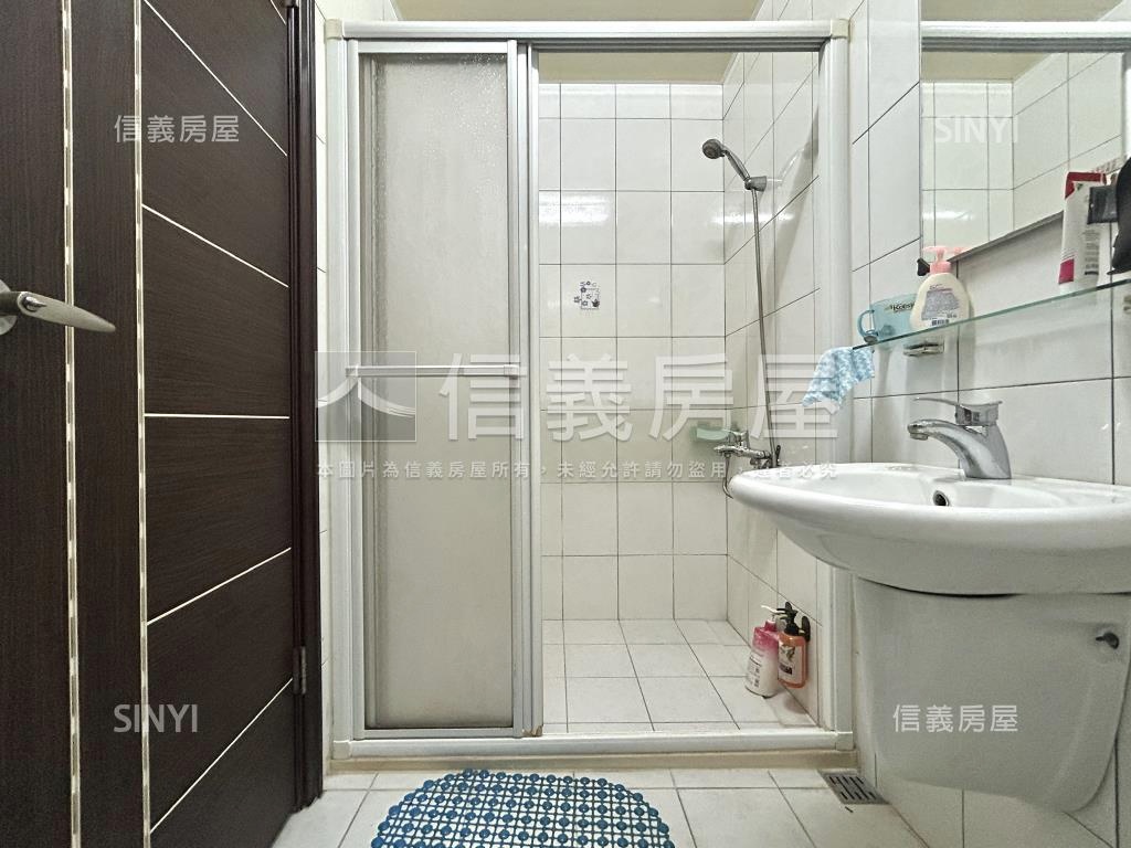 爵士北歐臨路漂亮車墅房屋室內格局與周邊環境