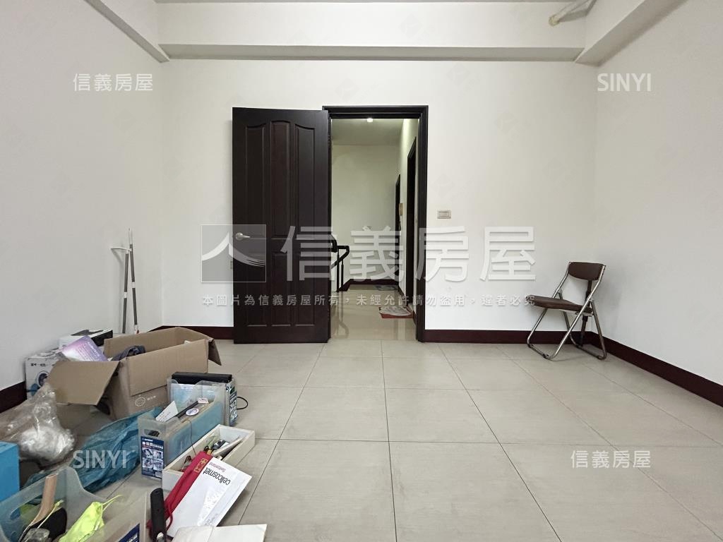 爵士北歐臨路漂亮車墅房屋室內格局與周邊環境