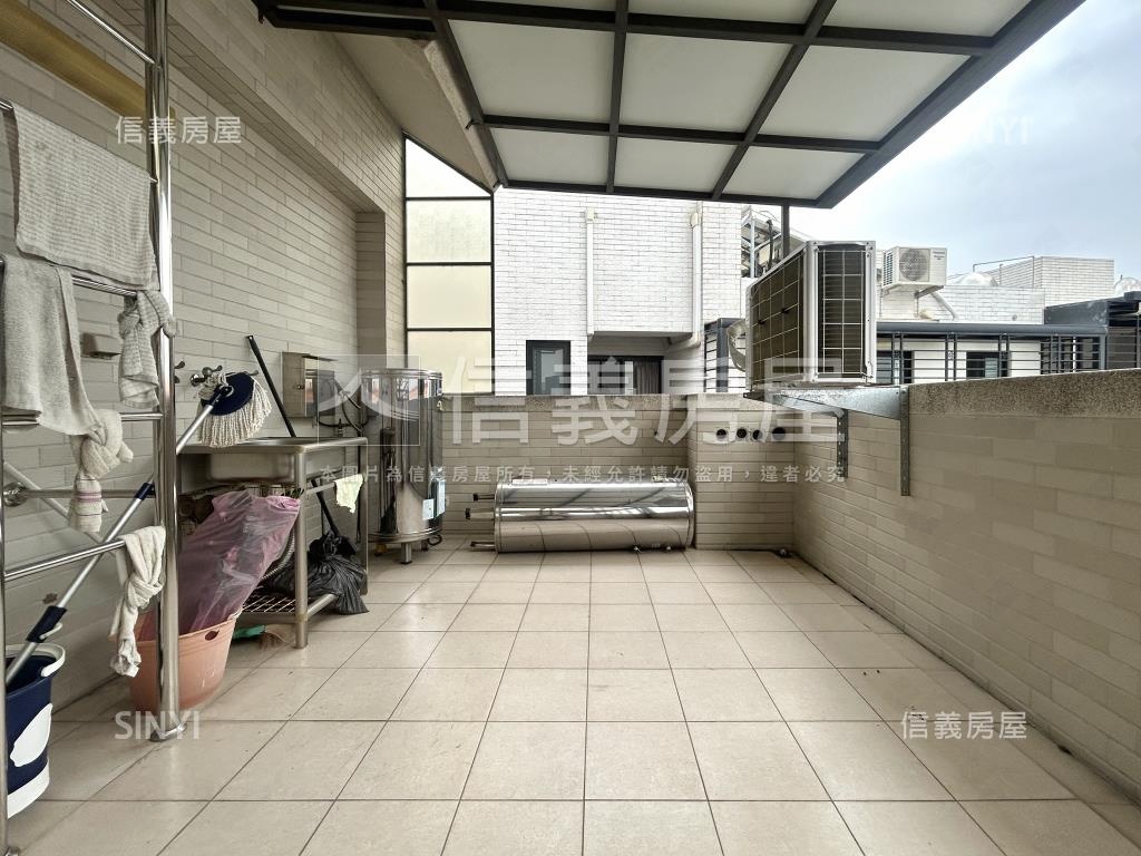 爵士北歐臨路漂亮車墅房屋室內格局與周邊環境