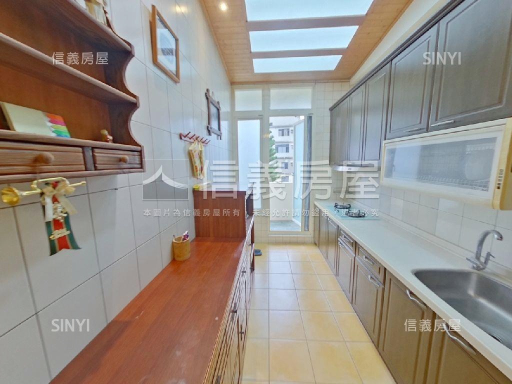 近車站４４坪採光四房房屋室內格局與周邊環境