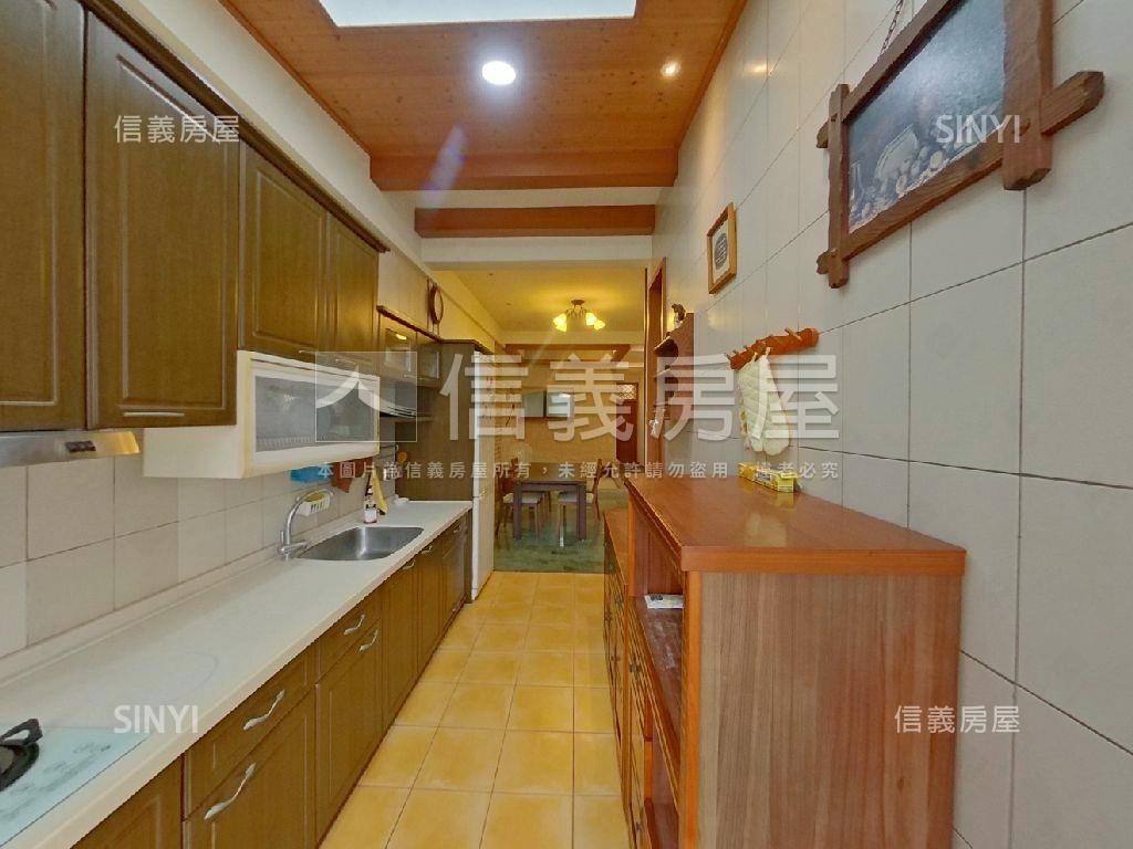 近車站４４坪採光四房房屋室內格局與周邊環境