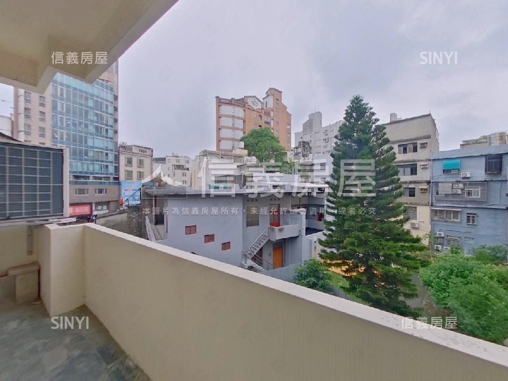 近車站４４坪採光四房房屋室內格局與周邊環境