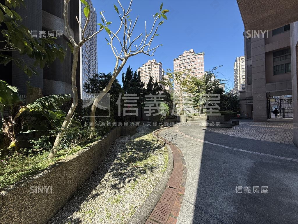 近捷運三面採光邊間電梯宅房屋室內格局與周邊環境