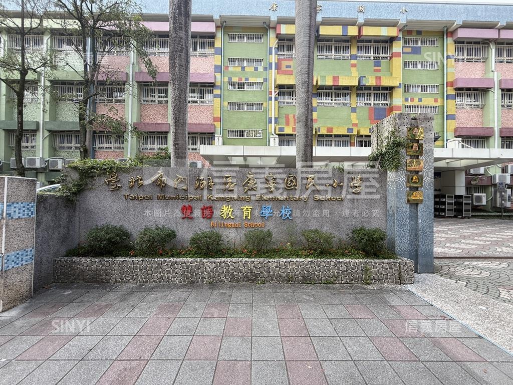 近捷運三面採光邊間電梯宅房屋室內格局與周邊環境