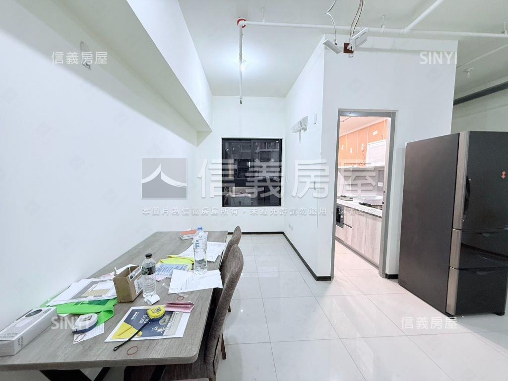 漢皇盛世就是這間拉房屋室內格局與周邊環境