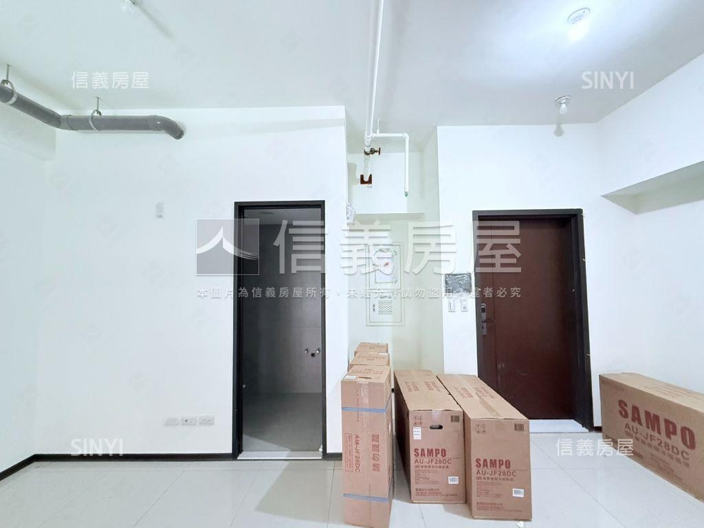 漢皇盛世就是這間拉房屋室內格局與周邊環境