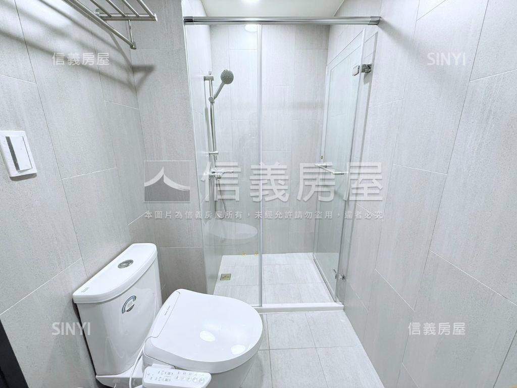 漢皇盛世就是這間拉房屋室內格局與周邊環境