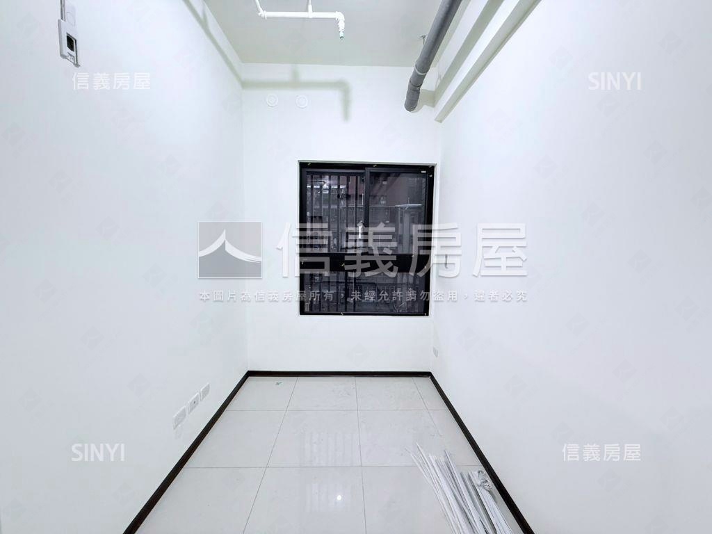 漢皇盛世就是這間拉房屋室內格局與周邊環境