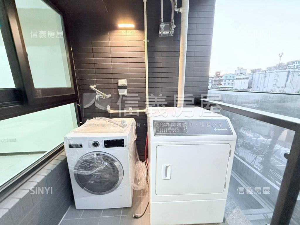 漢皇盛世就是這間拉房屋室內格局與周邊環境