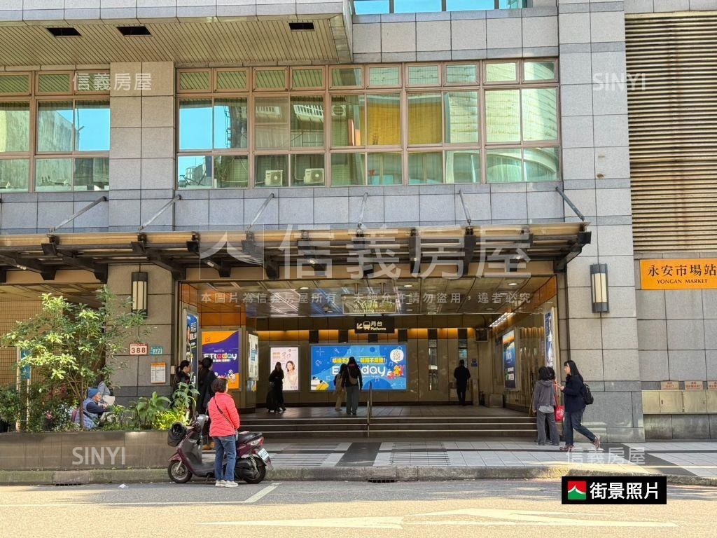 漢皇盛世就是這間拉房屋室內格局與周邊環境