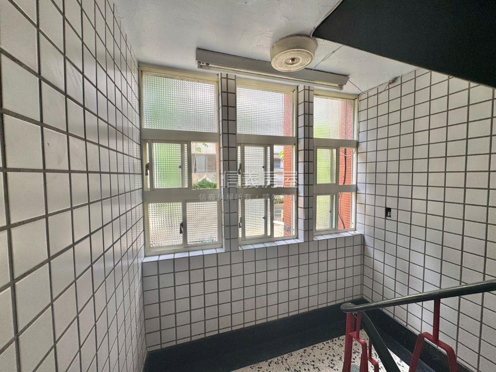 仁愛圓環三面採光大土持房屋室內格局與周邊環境