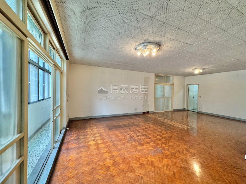 仁愛圓環三面採光大土持房屋室內格局與周邊環境