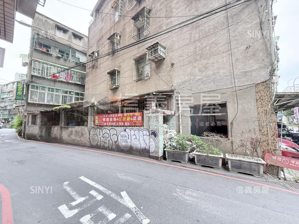 中正路稀有傳家邊間店面房屋室內格局與周邊環境