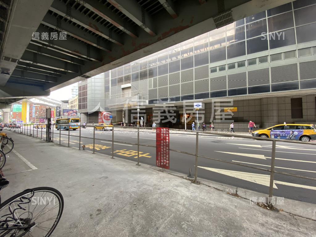 中正路稀有傳家邊間店面房屋室內格局與周邊環境