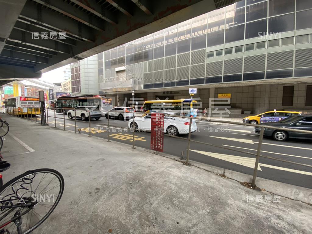 中正路稀有傳家邊間店面房屋室內格局與周邊環境